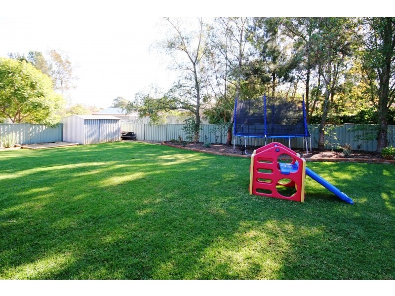 4 Casurina Close, The Oaks NSW 2570