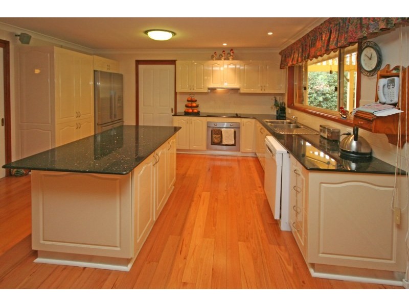28 Devitt Crescent, The Oaks NSW 2570