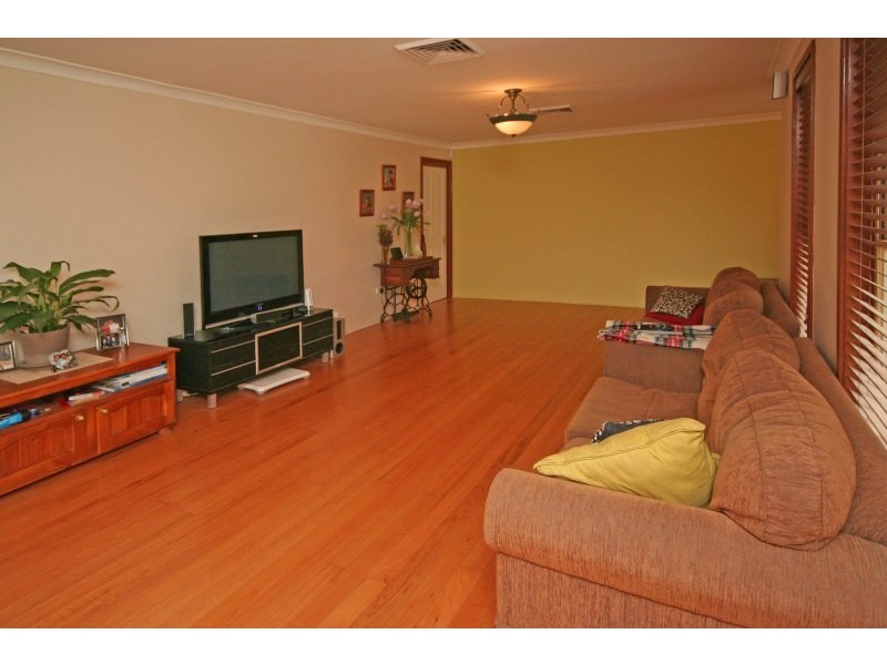 28 Devitt Crescent, The Oaks NSW 2570