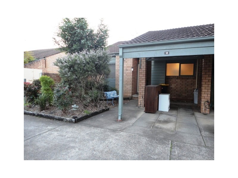 Unit 18/58 Greenoaks Avenue, Bradbury NSW 2560