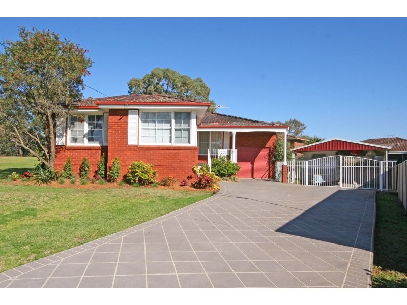 13 Banks Place, Camden South NSW 2570