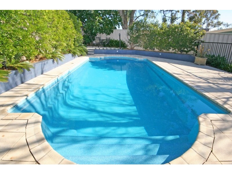 13 Banks Place, Camden South NSW 2570