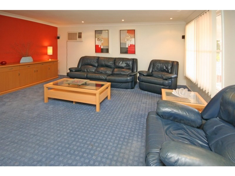 13 Banks Place, Camden South NSW 2570