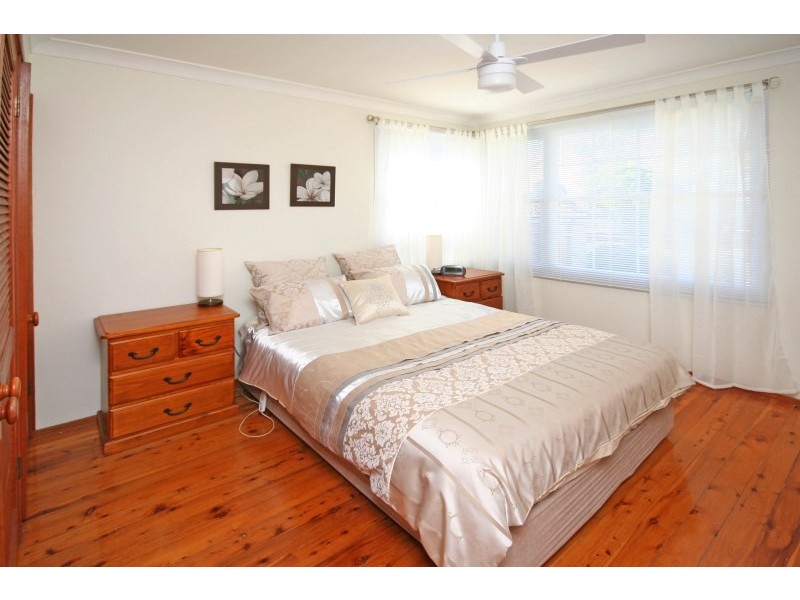 13 Banks Place, Camden South NSW 2570