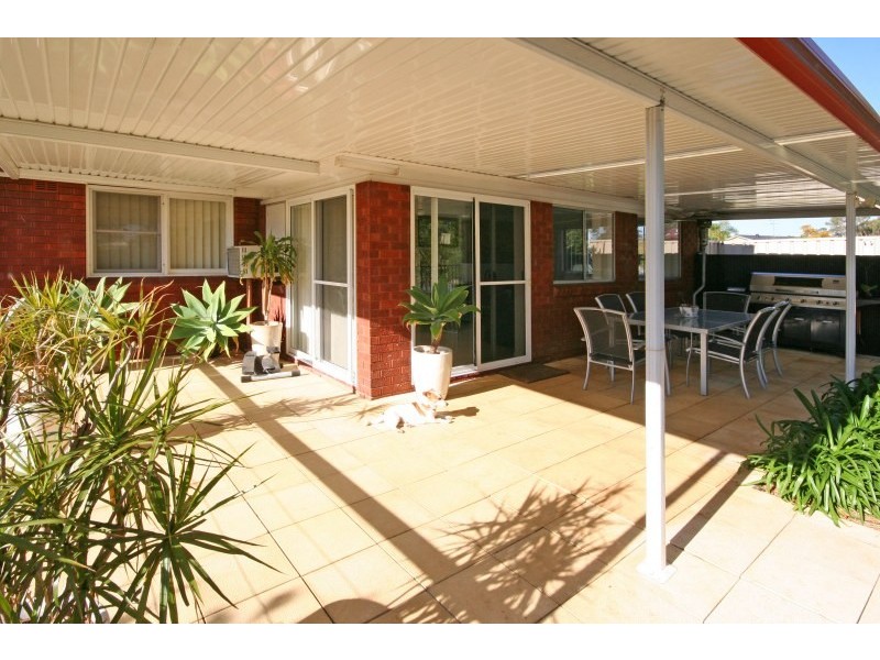 13 Banks Place, Camden South NSW 2570