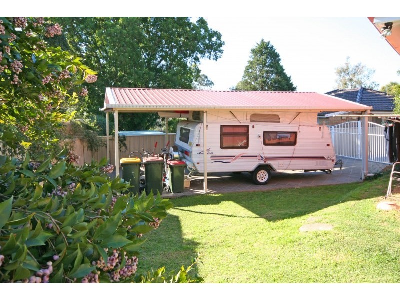 13 Banks Place, Camden South NSW 2570