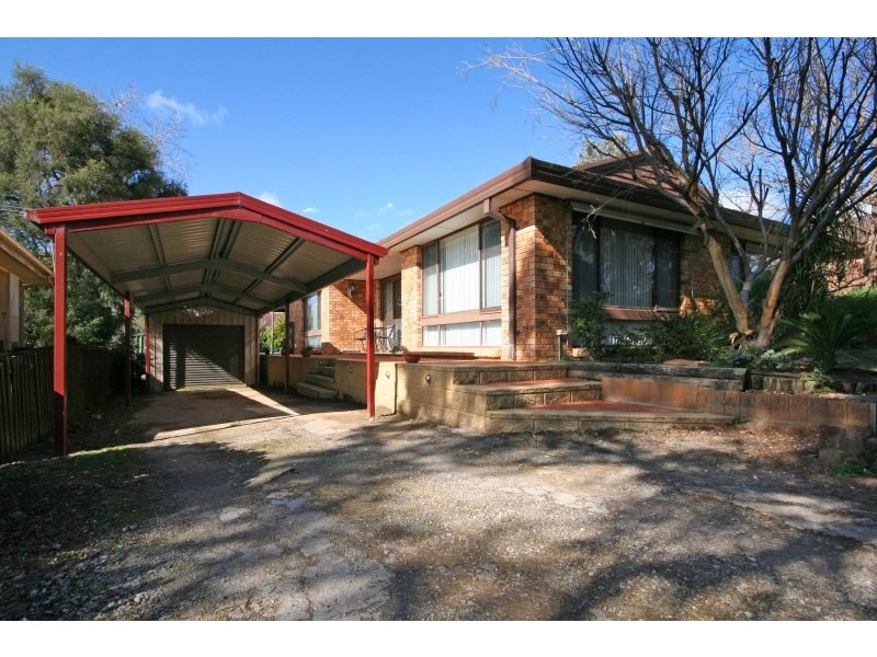 8 Banks Place, Camden South NSW 2570