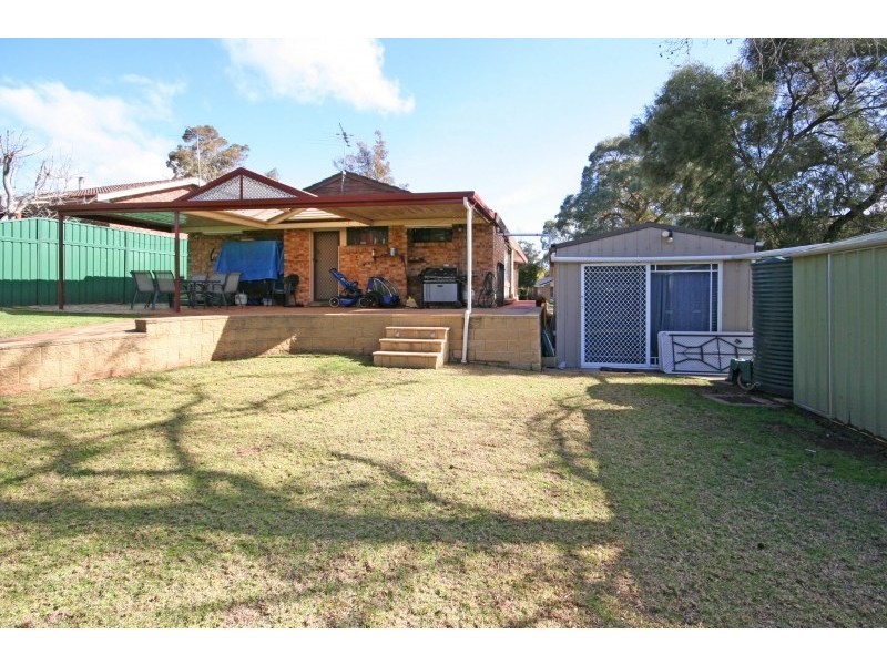 8 Banks Place, Camden South NSW 2570