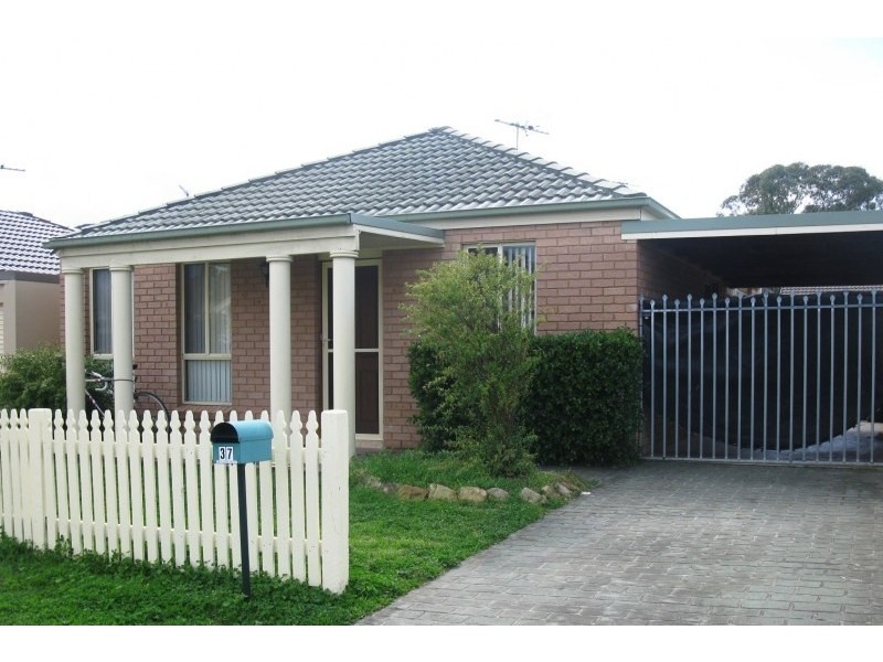 37 Lakeside Street, Currans Hill NSW 2567