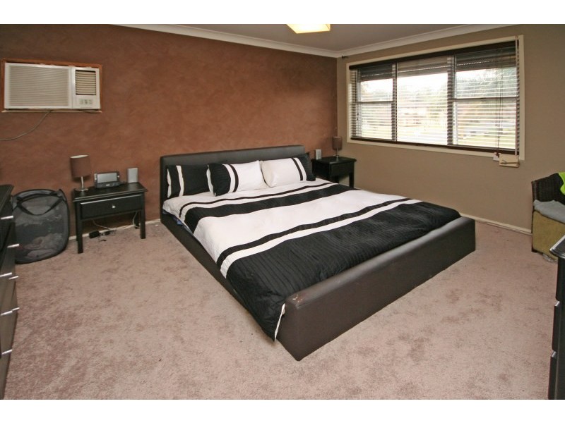 16 Crookston Drive, Camden South NSW 2570