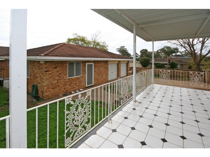 16 Crookston Drive, Camden South NSW 2570