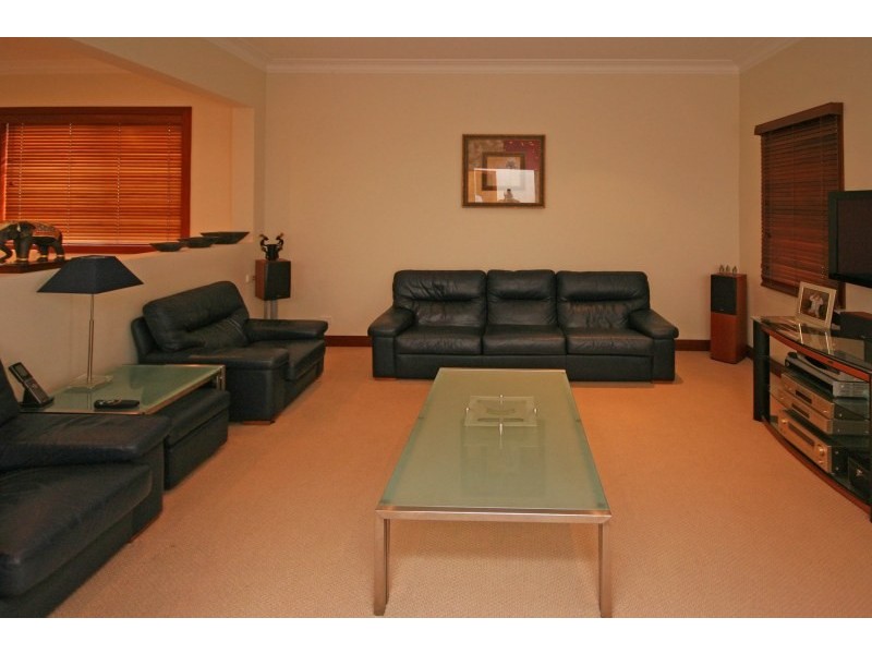 24 MacArthur Circuit, Camden Park NSW 2570