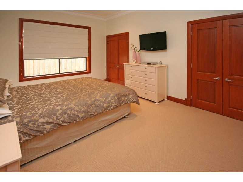 24 MacArthur Circuit, Camden Park NSW 2570