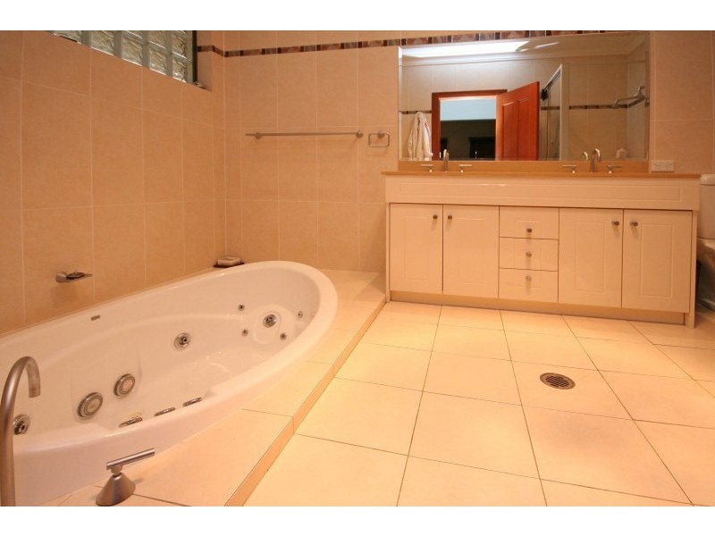 24 MacArthur Circuit, Camden Park NSW 2570