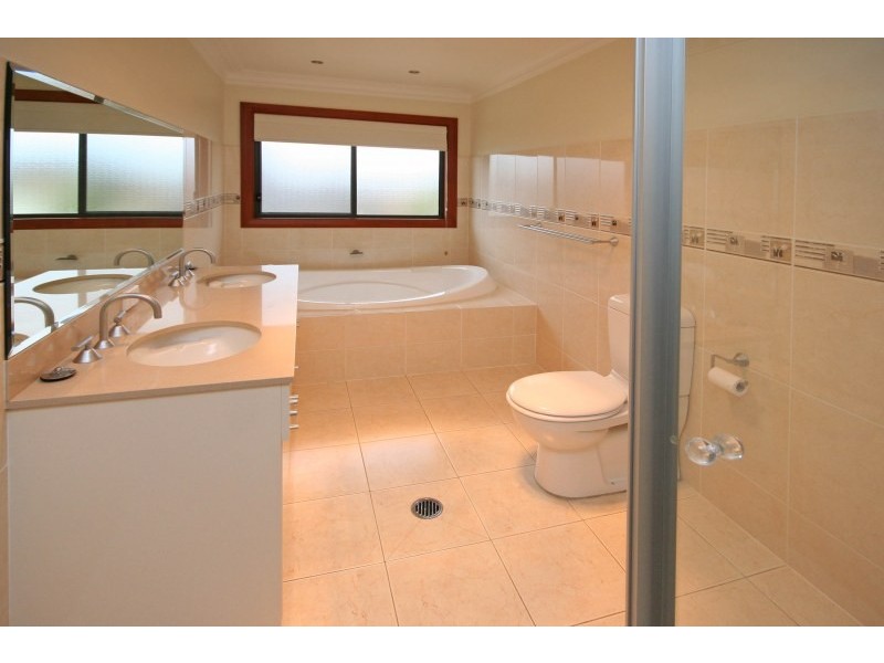 24 MacArthur Circuit, Camden Park NSW 2570