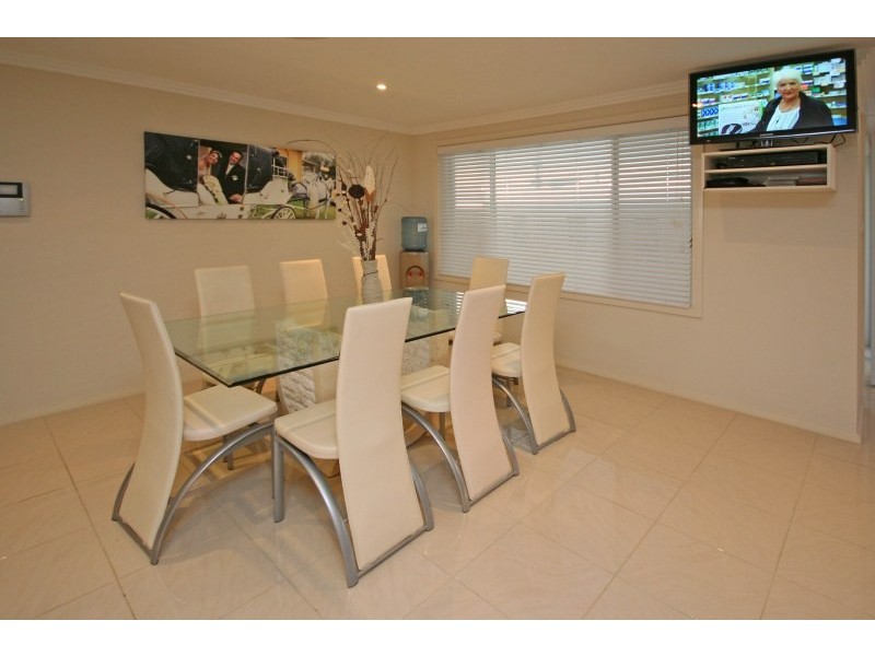 10 Irvine Street, Elderslie NSW 2570