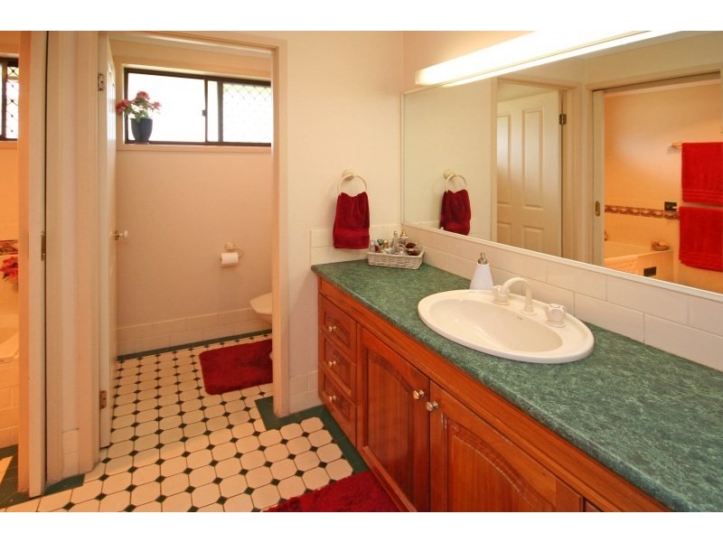 1 Railway Parade, Douglas Park NSW 2569