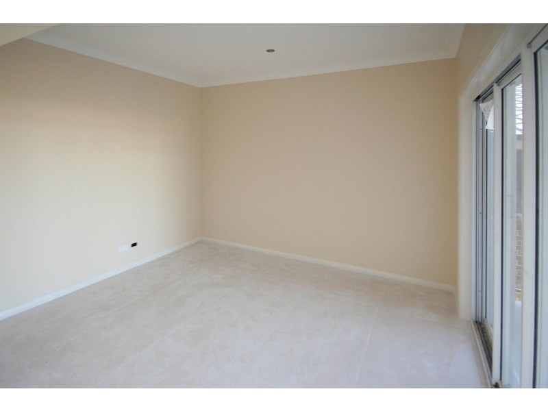 16 Higgins Avenue, Elderslie NSW 2570