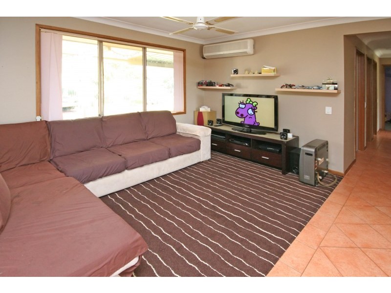 2 Benjamin Place, Currans Hill NSW 2567