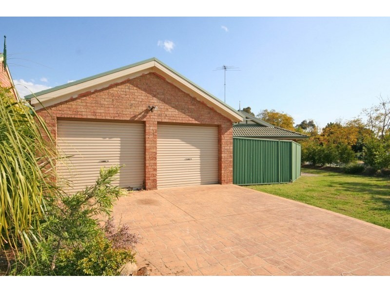 2 Benjamin Place, Currans Hill NSW 2567