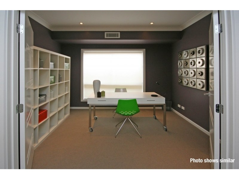 36 MacArthur Circuit, Camden Park NSW 2570