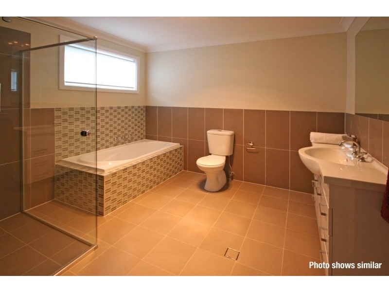 36 MacArthur Circuit, Camden Park NSW 2570