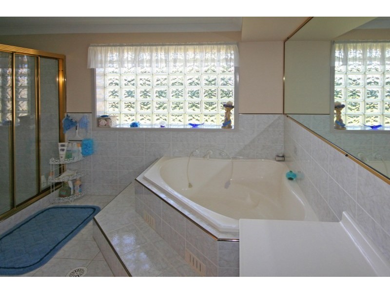 42 Holdsworth Drive, Narellan Vale NSW 2567