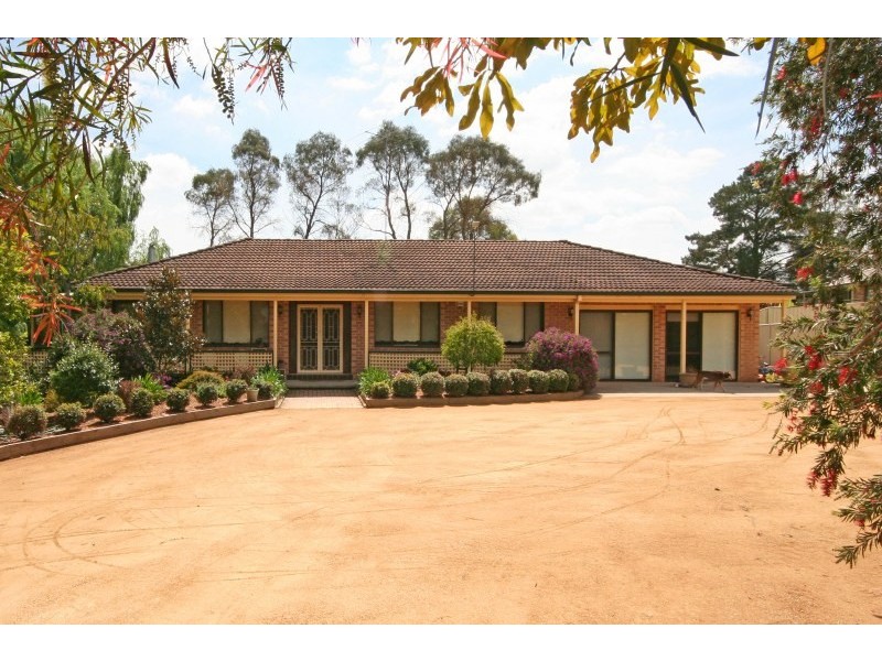 27 McIntosh Avenue, The Oaks NSW 2570