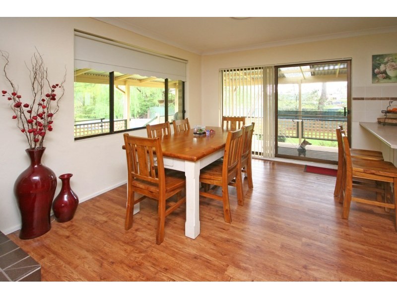 27 McIntosh Avenue, The Oaks NSW 2570