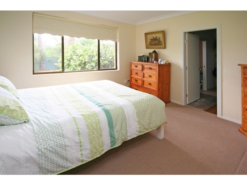 27 McIntosh Avenue, The Oaks NSW 2570