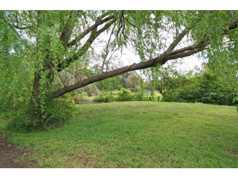 27 McIntosh Avenue, The Oaks NSW 2570