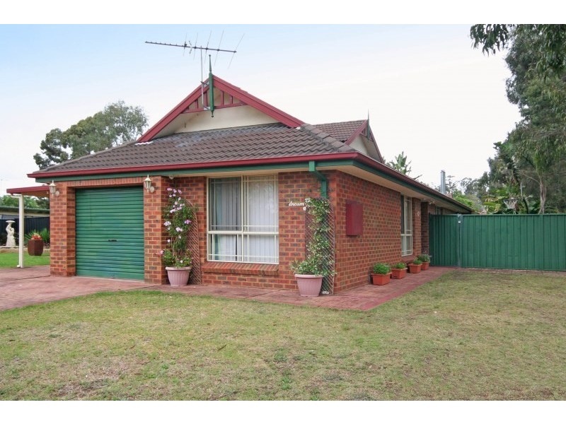 2/6 Nash Place, Currans Hill NSW 2567