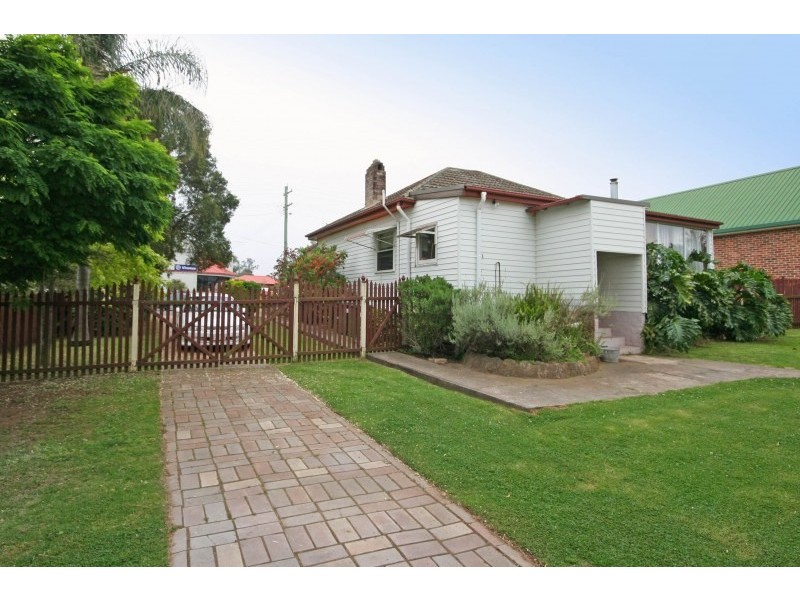 8 Glendiver Road, The Oaks NSW 2570