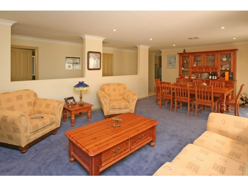 15 Lissanthe Street, Mount Annan NSW 2567