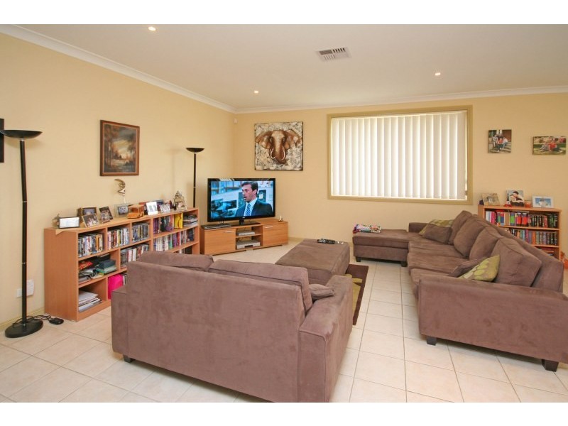 15 Lissanthe Street, Mount Annan NSW 2567