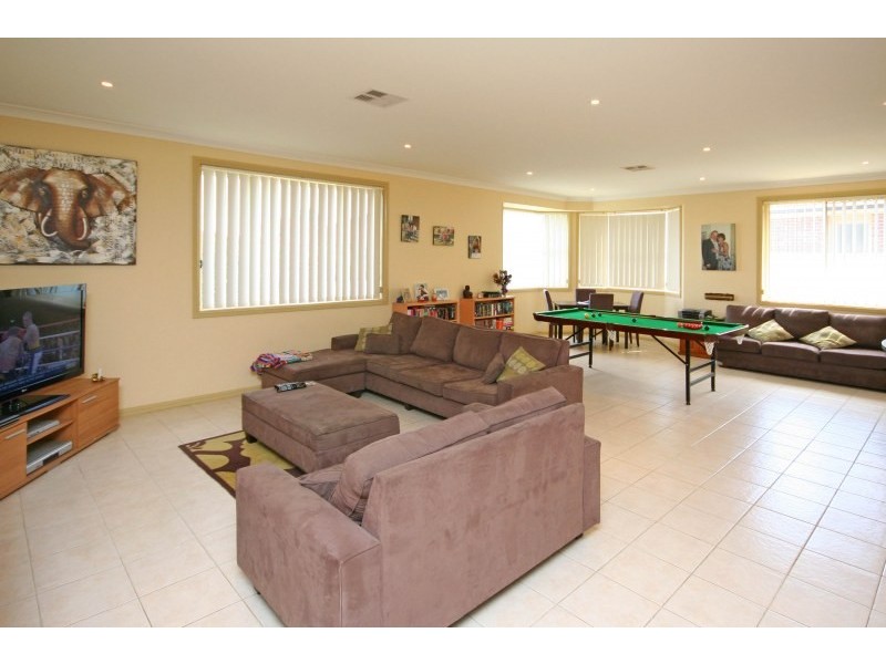 15 Lissanthe Street, Mount Annan NSW 2567