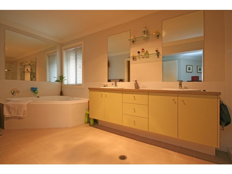 106 MacArthur Circuit, Camden Park NSW 2570