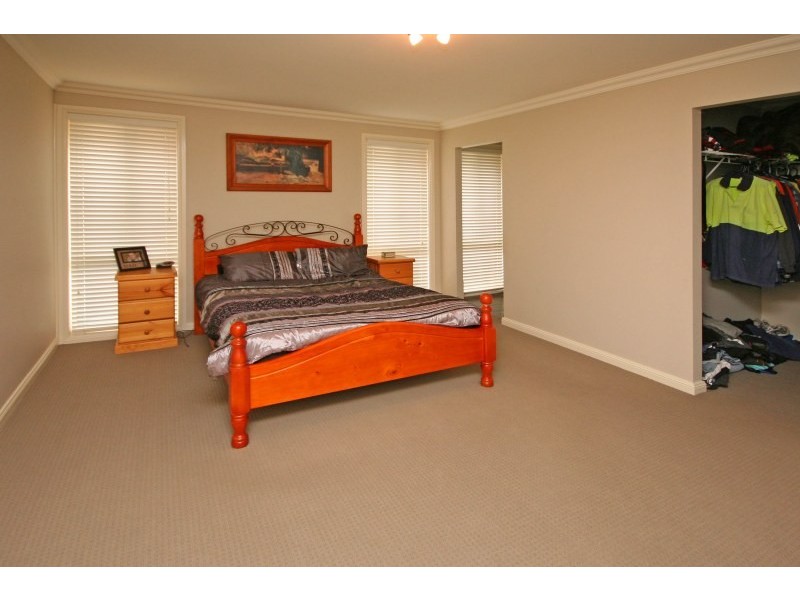 13 Osbourne Street, Elderslie NSW 2570