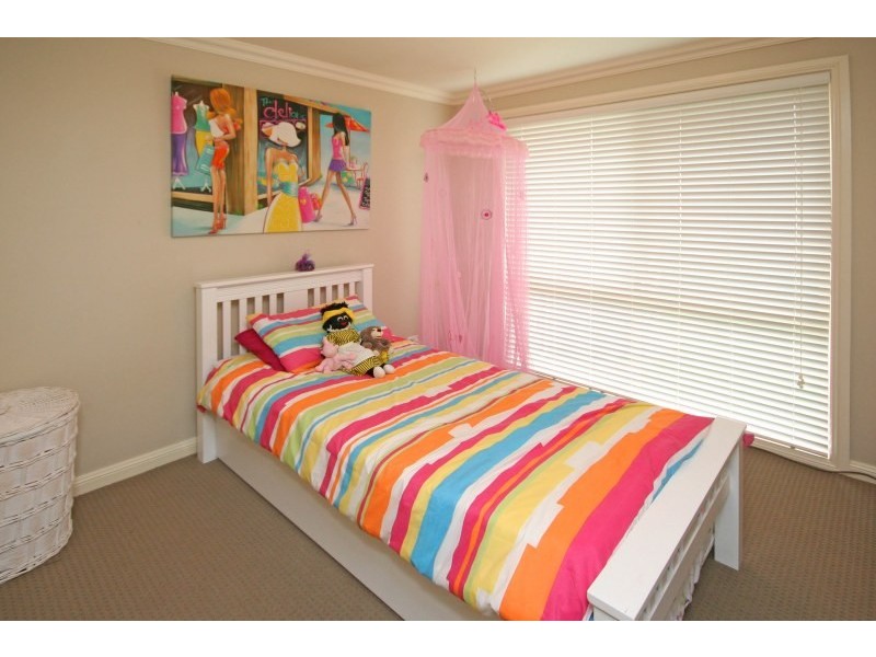 13 Osbourne Street, Elderslie NSW 2570