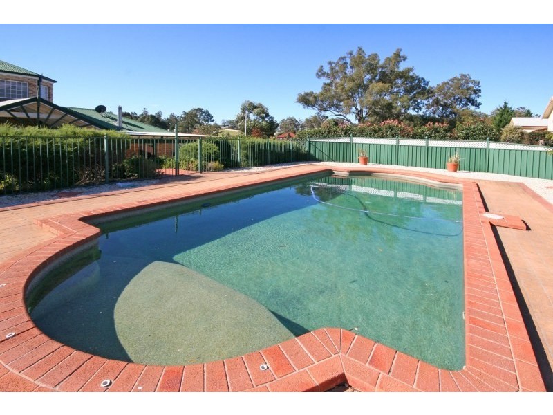 16 Aberfoyle Place, Grasmere NSW 2570