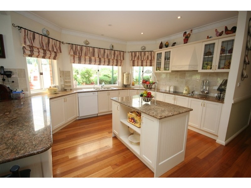 16 Aberfoyle Place, Grasmere NSW 2570