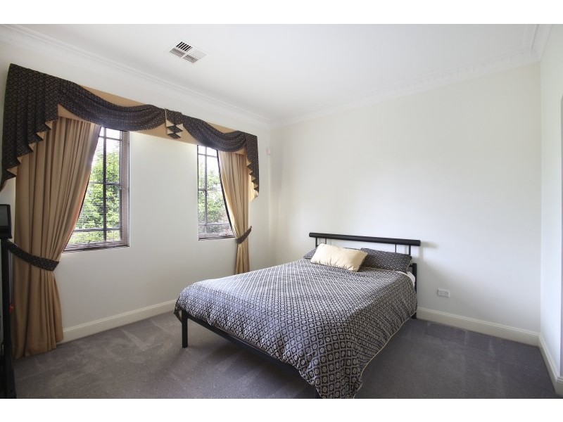 13 Camelot Close, Kirkham NSW 2570