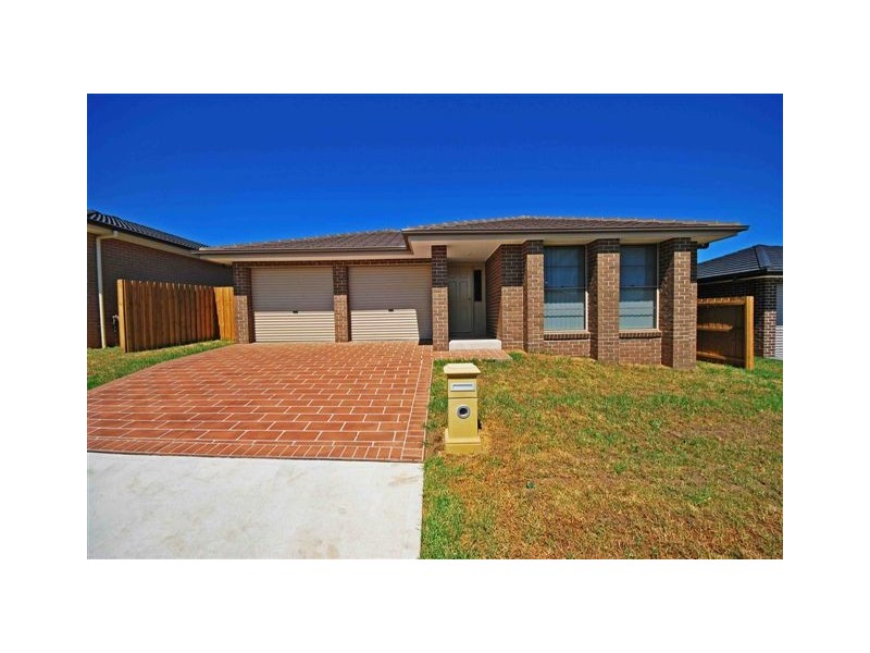 8 Faverolle Circuit, Spring Farm NSW 2570