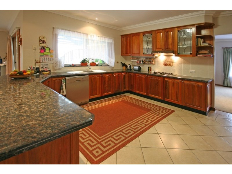 3 Domenics Place, Grasmere NSW 2570
