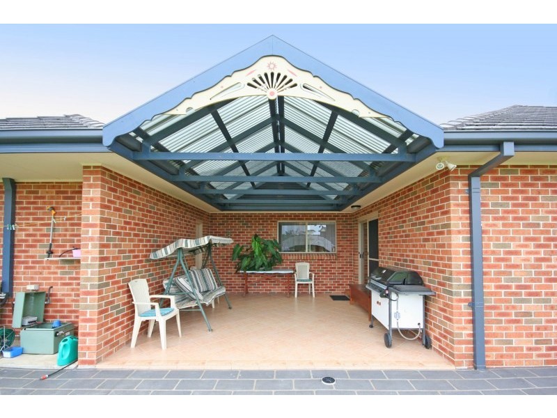 3 Domenics Place, Grasmere NSW 2570