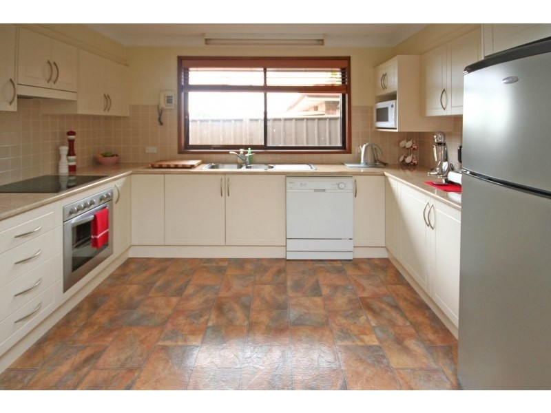 7 Thompson Place, Camden South NSW 2570