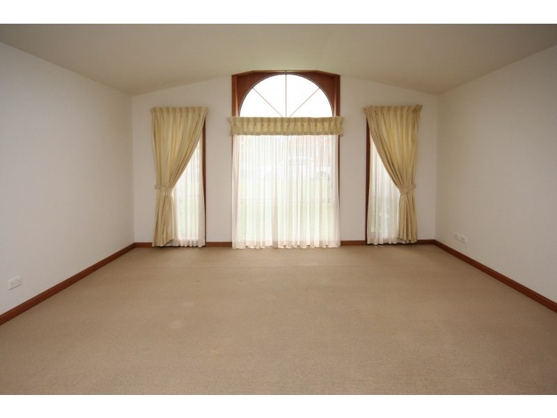 3 Lindsey Place, Elderslie NSW 2570