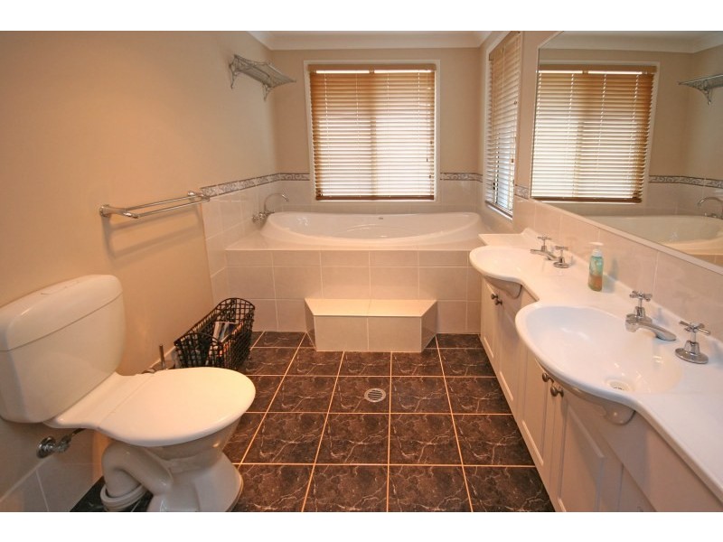 15 Border Close, Elderslie NSW 2570