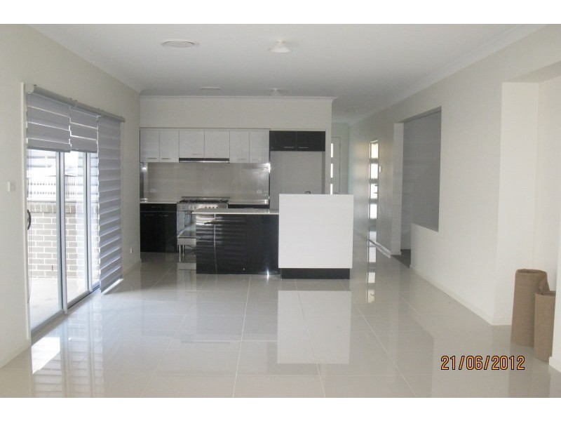 10 Adams Circuit, Elderslie NSW 2570