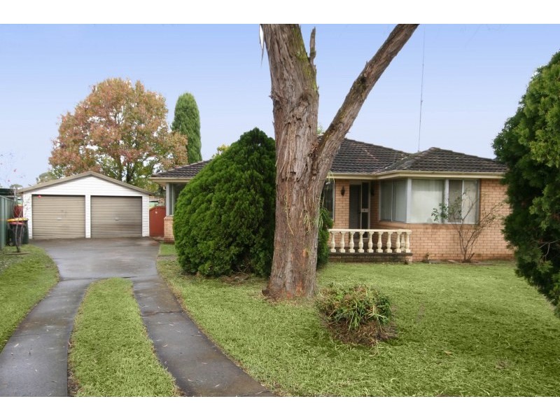 4 Bass Place, Camden South NSW 2570